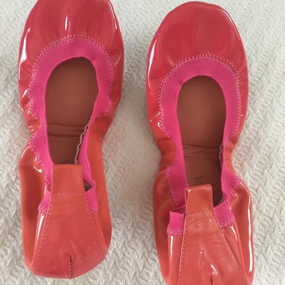 Yosi Samra foldable flats.Pink/coral ombré